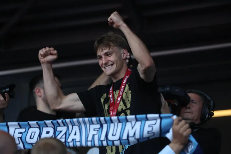 Toni Fruk zabio je Slaven Belupu gol sa 40 metara za konačnih 2-0. 