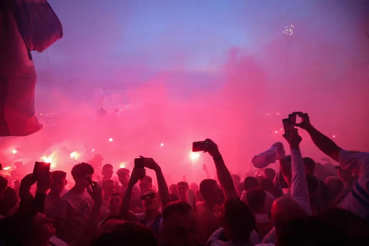 Helikopter donio pehar. Mi&scaron;ković, novi junak Rijeke i ekipa u deliriju! Navijači izviždali jednu osobu