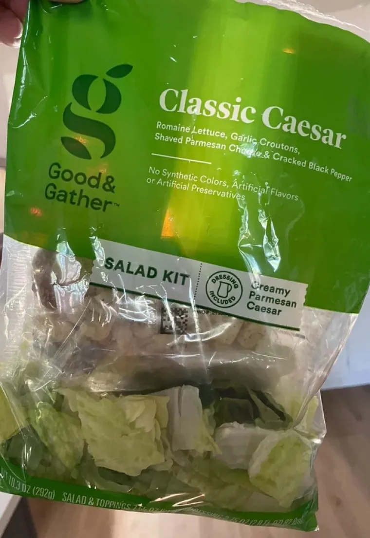 Dobro je da su se uopće sjetili staviti salatu. 