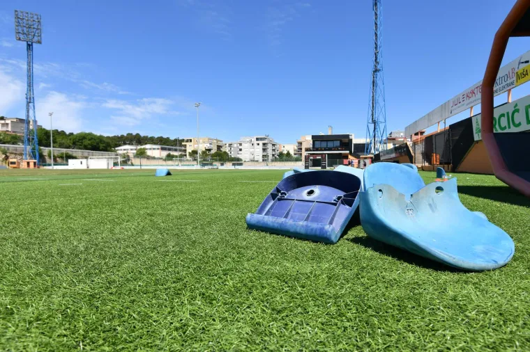 Kao ratna zona! Torcida doslovno uni&scaron;tila &Scaron;ubićevac: Pogledajte kako izgleda dan poslije