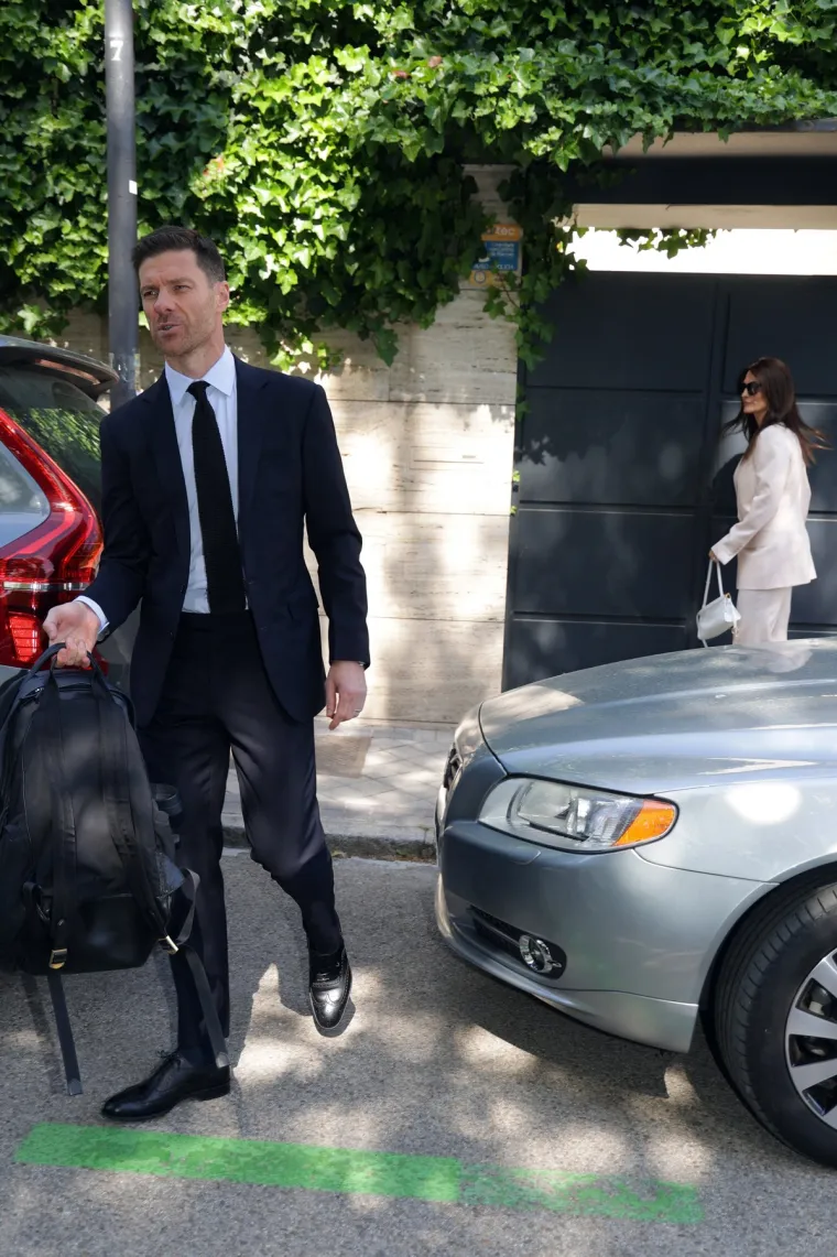 Papparazzi ulovili Alonsa i ženu po dolasku u Madrid