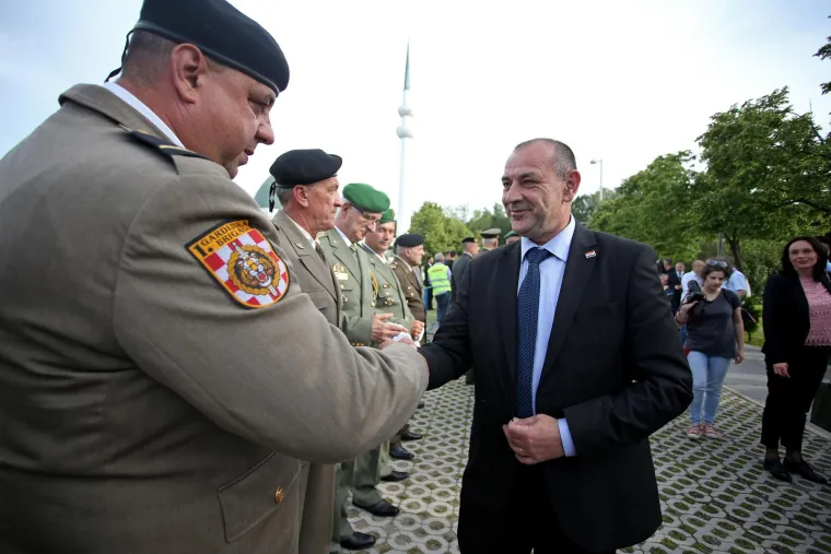 Prepoznajte li tko je ovo? Nekad zgodni general, a sada jedan od glavnih Plenkovićevih igrača
