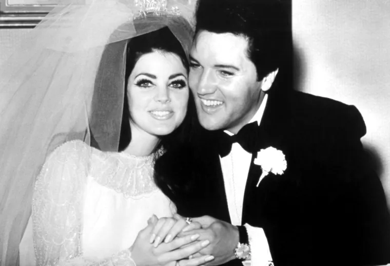 Priscilla Presley navršava 80 godina — a njen život i dalje izaziva fascinaciju javnosti. Rođena 1945. u Brooklynu kao Priscilla Ann Wagner, svijet ju je upoznao kao mladu i elegantnu suprugu Elvisa Presleya, no s vremenom se pretvorila u samostalnu i utjecajnu ženu, poslovnu ženu, glumicu i čuvaricu Elvisove ostavštine.