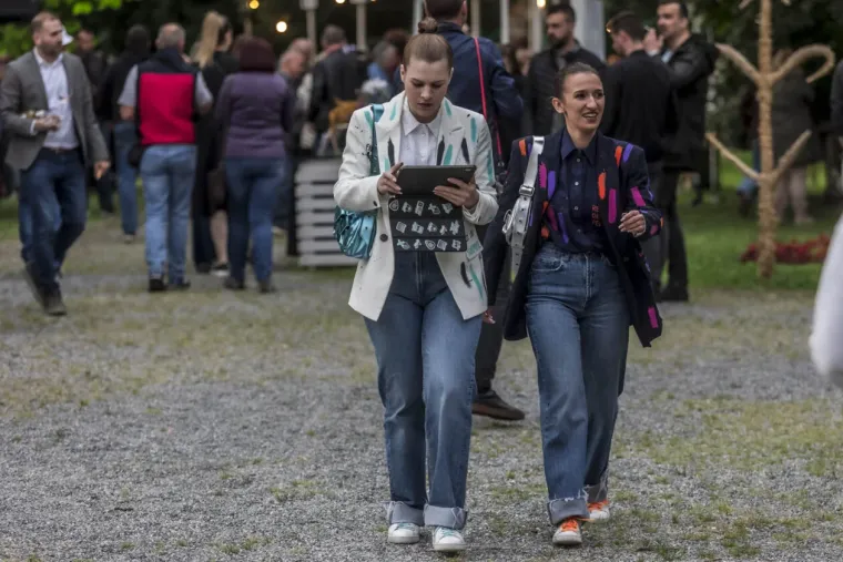 Osijek se opustio uz vino: Pogledajte divne dame koje su se sredile baš za tu prigodu