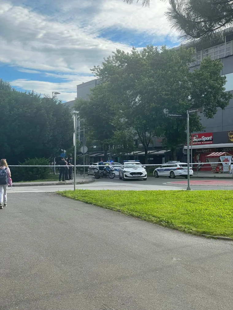 Forenzičari i policija preplavili Prečko: Istražuje se tko je bacio bombu na dva kafića
