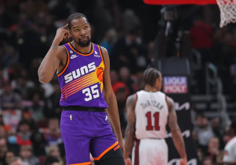 Deseti na listi je Kevin Durant koji ima unosni ugovor s Phoenix Sunsima, a ukupno je zaradio u posljednjih godinu dana 101 milijun dolara.