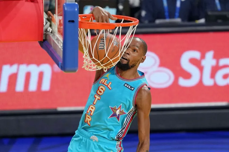 Kod Duranta je nabolje raspoređen iznos zarađen na terenu i izvan njega. Omjer je 51-50. Mnogi pi&scaron;u da neće ostati u Sunsima iduće sezone.