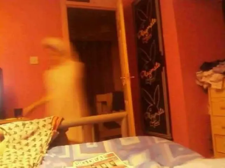 I šećer na kraju. Ako šećerom smatrate nepoznatu djevojku u bijelom koja vam juri po kući. 