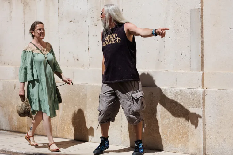 Crvena uska haljina i taman ten: Djevojka odu&scaron;evila u provokativnom izdanju