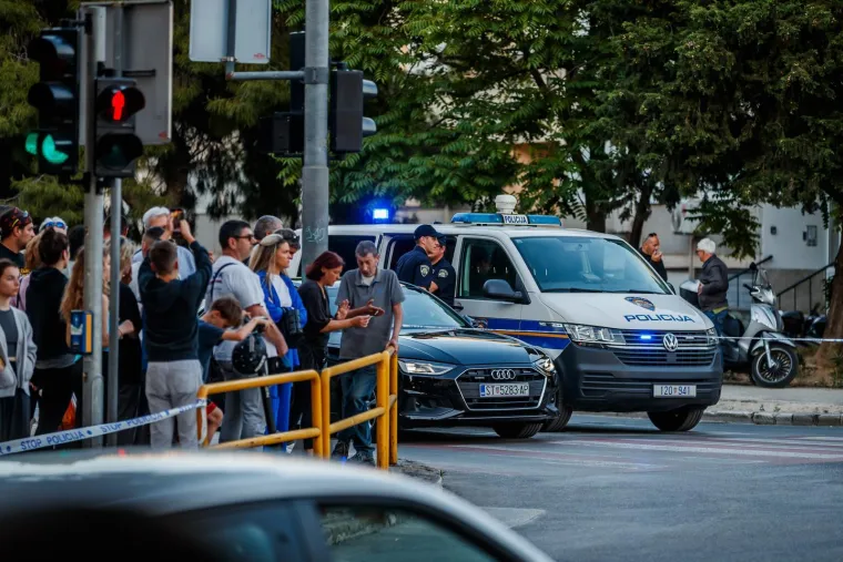 Pogledajte prizore teške prometne nesreće u Splitu: 'Okrenuo se u zraku i naletio na ženu'