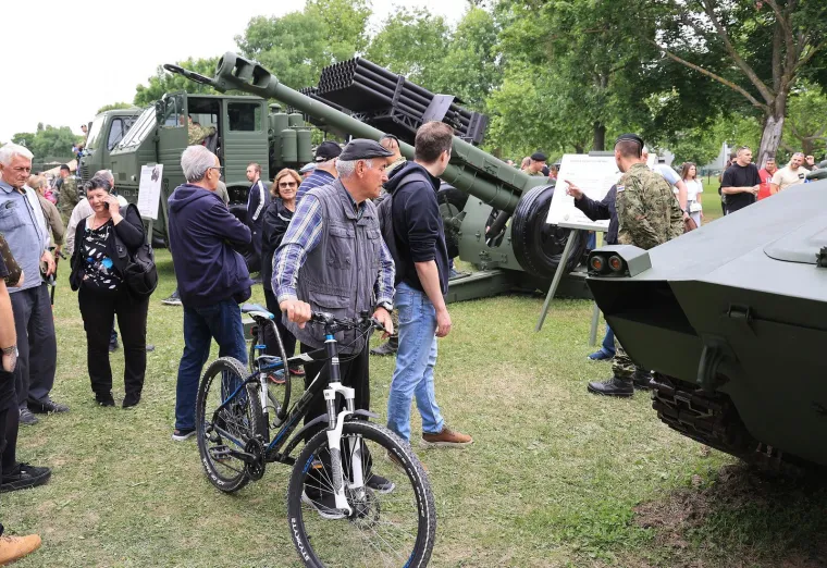 Ovako se u Hrvatskoj slavi Dan državnosti: Od izložbe oružja na Jarunu do vola s ražnja u Grubi&scaron;nom Polju