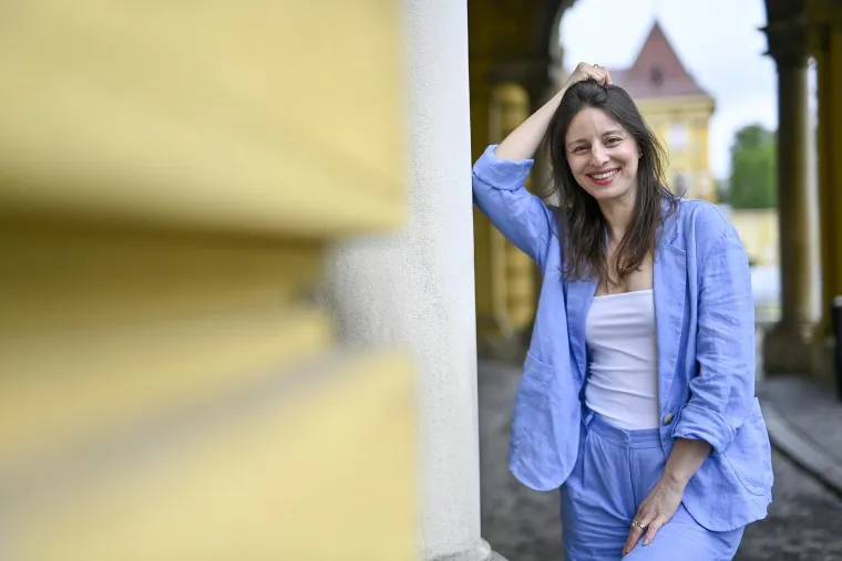 Od prepoznatljive plavuše do fatalne brinete: Evo kako je sve izgledala Jadranka Đokić