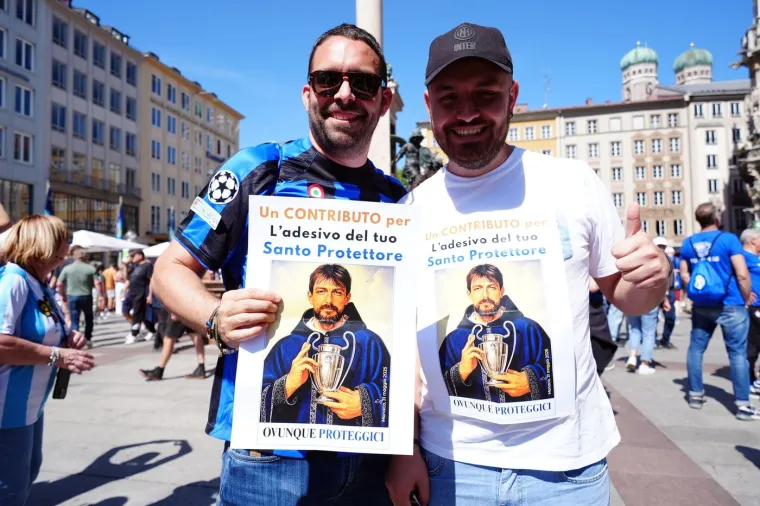 Talijani okupirali ulice Munchena: Harmonika, bengalke i lude tetovaže, a ovaj igrač pravi je hit