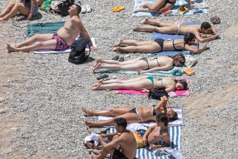 Krcate plaže u Dubrovniku i Splitu: Tko bi mogao odoliti ovako vrućem danu?