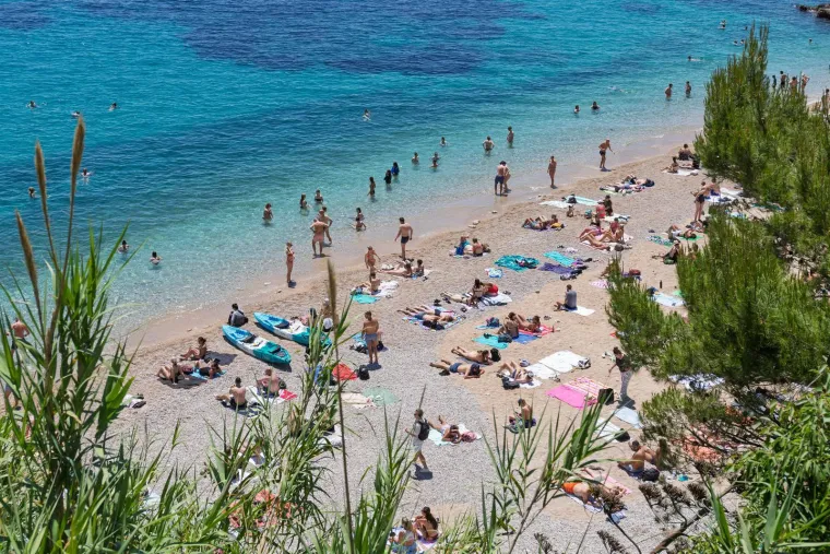Krcate plaže u Dubrovniku i Splitu: Tko bi mogao odoliti ovako vrućem danu?