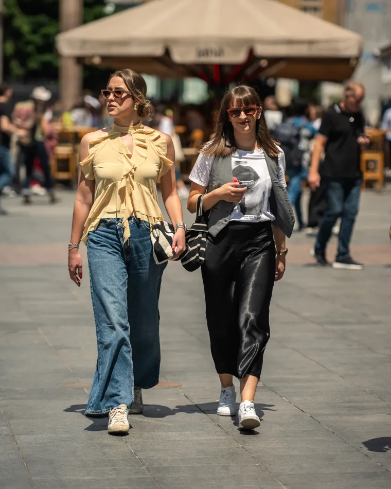Žene u crnom zavladale zagrebačkom špicom: Visoke temperature im nisu smetale