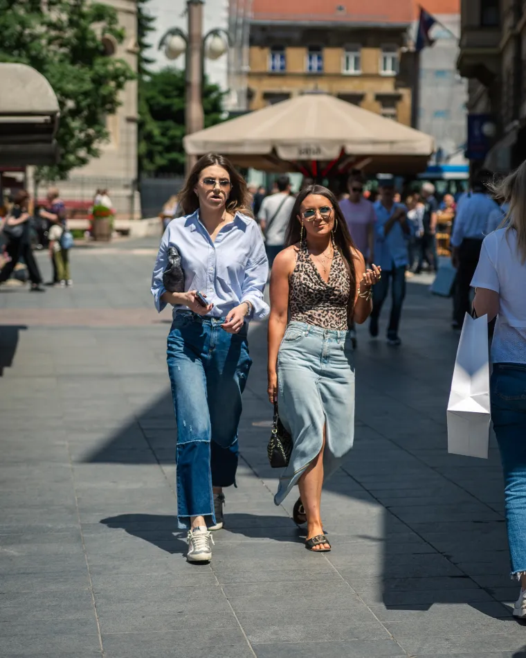 Žene u crnom zavladale zagrebačkom špicom: Visoke temperature im nisu smetale