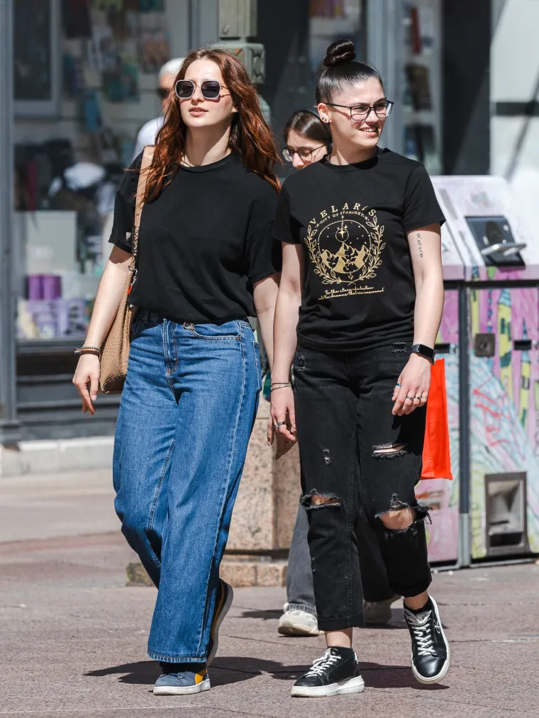 Kratki topići, minice i hlačice na vrućem Korzu: Riječanke znaju kako se rashladiti