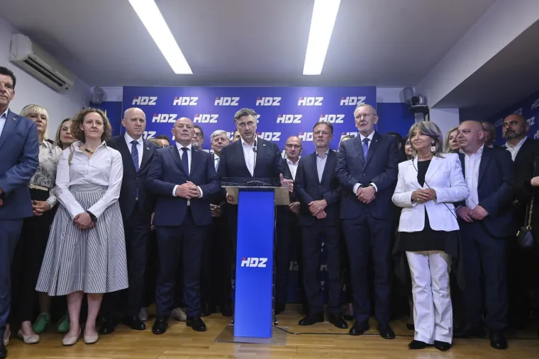 Plava Hrvatska blijede boje: Pogledajte lica HDZ-ovaca u noći izborne pobjede