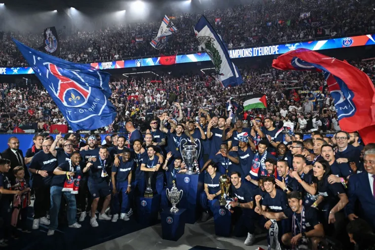 Đoković &scaron;okirao svojim potezom na proslavi Parižana: Igrači PSG-a izvodili vratolomije