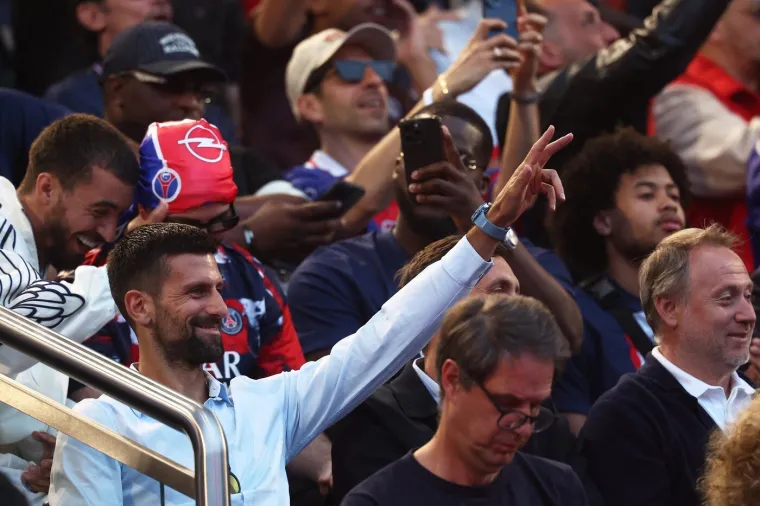 Đoković &scaron;okirao svojim potezom na proslavi Parižana: Igrači PSG-a izvodili vratolomije