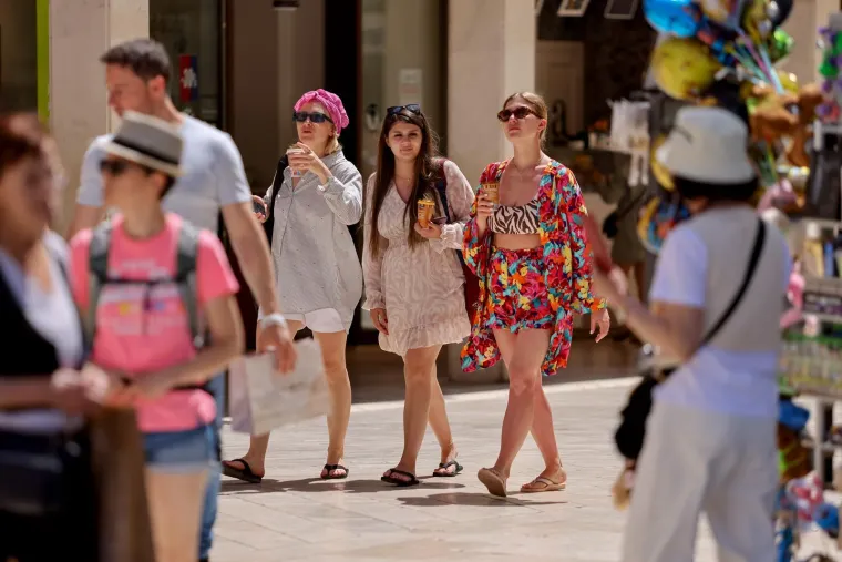 Sladoledi, šeširi i tetris poze na plaži: Pogledajte kako se Hrvatska prži na +31!