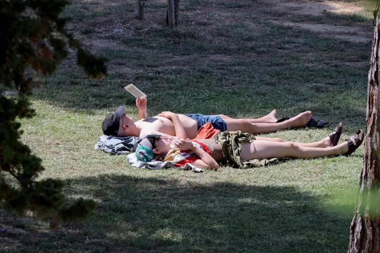 Sladoledi, šeširi i tetris poze na plaži: Pogledajte kako se Hrvatska prži na +31!