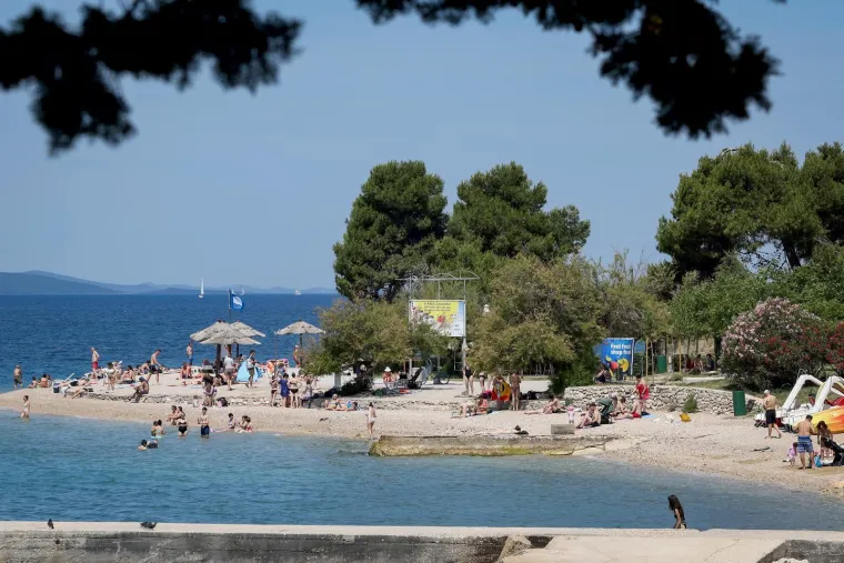 Sladoledi, šeširi i tetris poze na plaži: Pogledajte kako se Hrvatska prži na +31!