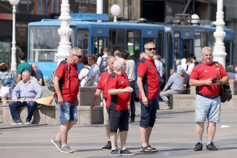 Sladoledi, &scaron;e&scaron;iri i tetris poze na plaži: Pogledajte kako se Hrvatska prži na +31!