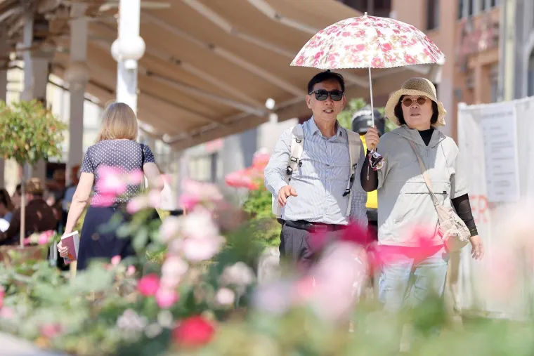 Sladoledi, &scaron;e&scaron;iri i tetris poze na plaži: Pogledajte kako se Hrvatska prži na +31!