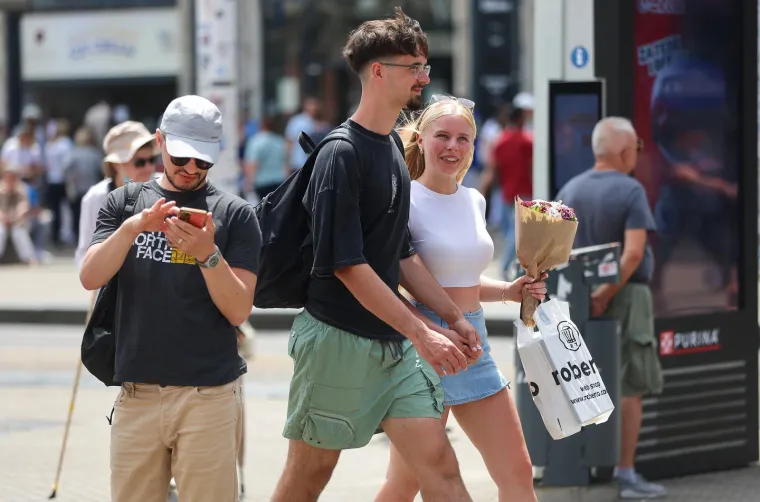Sladoledi, &scaron;e&scaron;iri i tetris poze na plaži: Pogledajte kako se Hrvatska prži na +31!