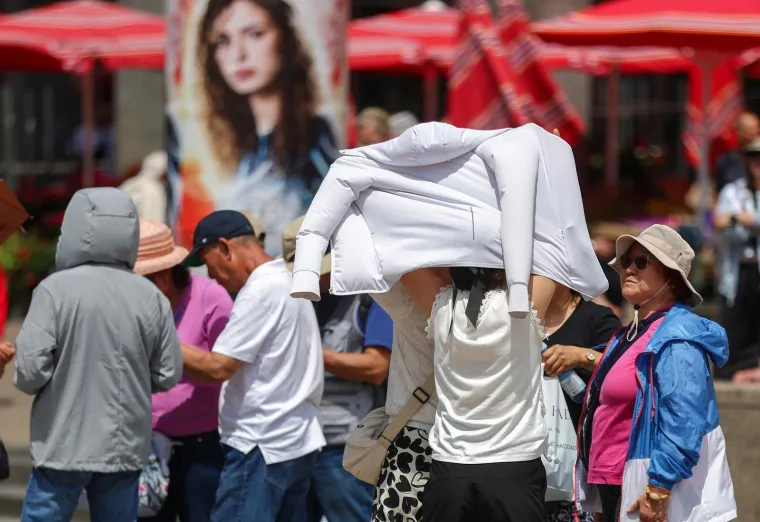 Sladoledi, &scaron;e&scaron;iri i tetris poze na plaži: Pogledajte kako se Hrvatska prži na +31!