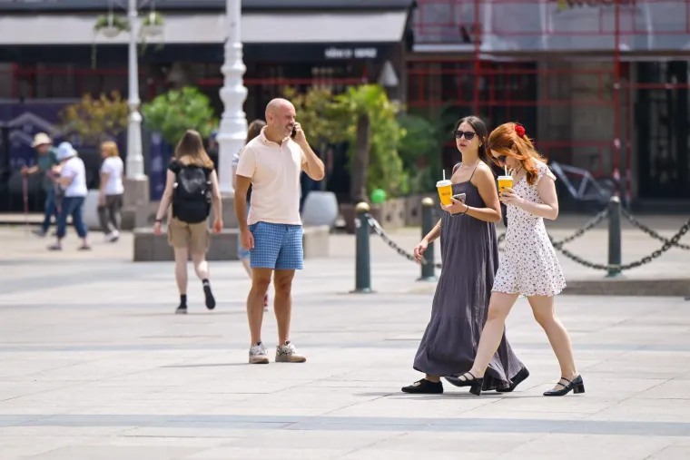 Sladoledi, &scaron;e&scaron;iri i tetris poze na plaži: Pogledajte kako se Hrvatska prži na +31!
