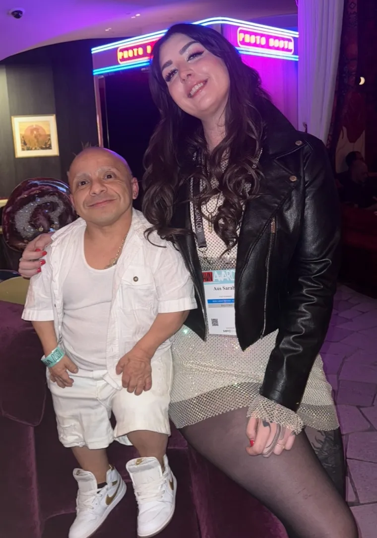 U vezi je s dečkom visokim samo 89 cm, no kamo sreće da je to jedina očita razlika koja ih dijeli