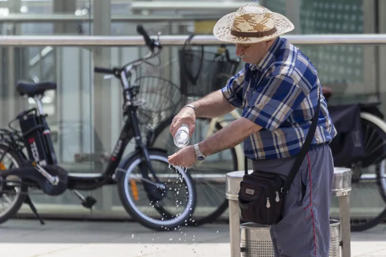 Vrućine izmamile ljude na plaže, a pazite gdje su Slavonci potražili osvježenje