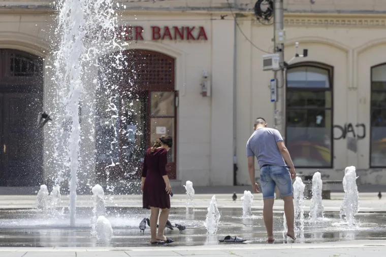 Vrućine izmamile ljude na plaže, a pazite gdje su Slavonci potražili osvježenje