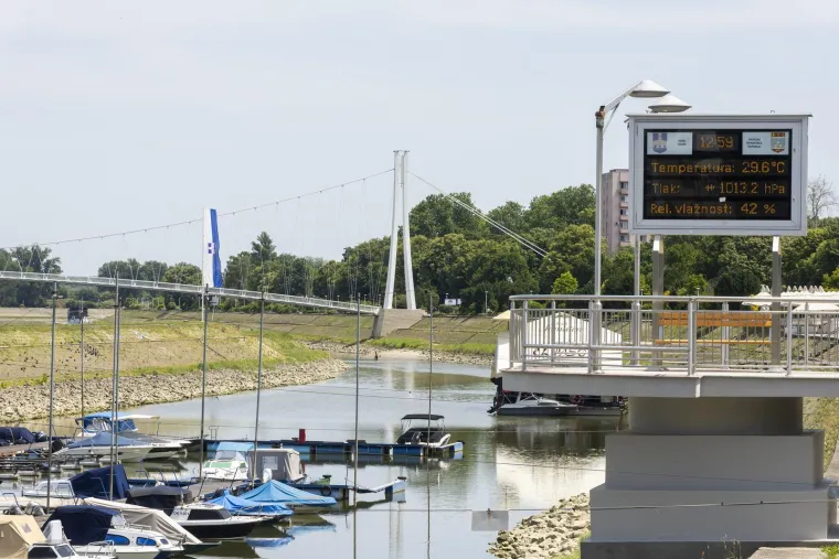 Vrućine izmamile ljude na plaže, a pazite gdje su Slavonci potražili osvježenje
