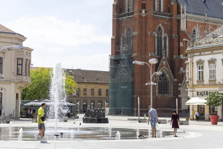 Vrućine izmamile ljude na plaže, a pazite gdje su Slavonci potražili osvježenje