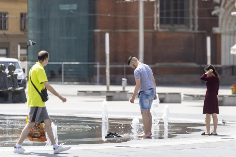 Vrućine izmamile ljude na plaže, a pazite gdje su Slavonci potražili osvježenje