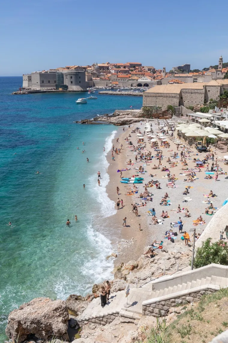 Vrućine izmamile ljude na plaže, a pazite gdje su Slavonci potražili osvježenje