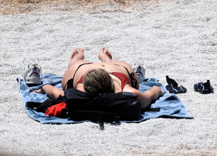 Vrućine izmamile ljude na plaže, a pazite gdje su Slavonci potražili osvježenje