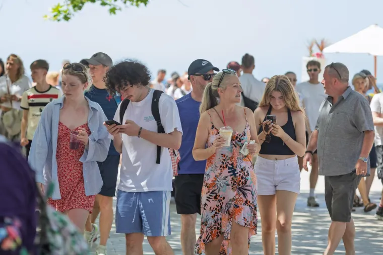 Vrućine izmamile ljude na plaže, a pazite gdje su Slavonci potražili osvježenje