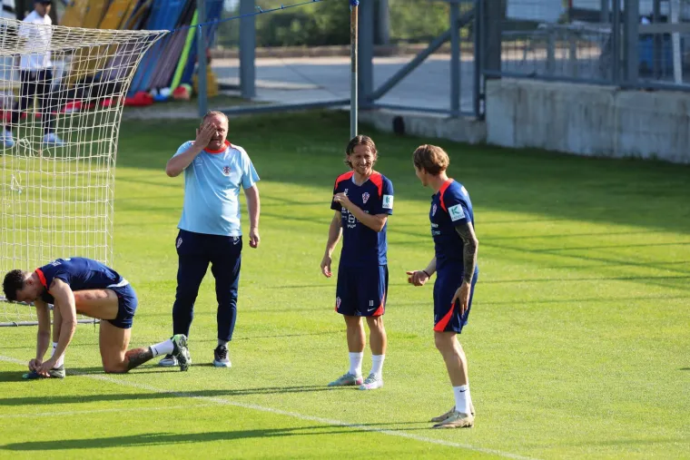 &Scaron;to to pobogu radi Dalić na treningu reprezentacije? Izbornik kao u akcijskom filmu