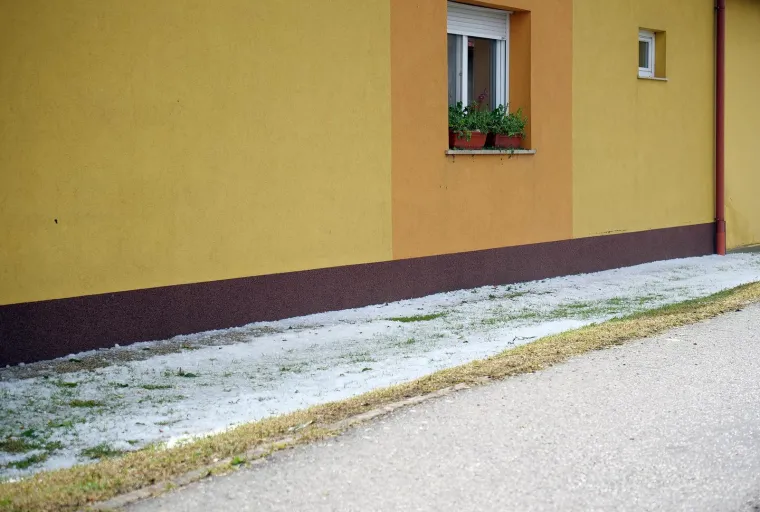 Olujna ćelija pogodila susjede, zasula ih gigantska tuča: 'Uklanjali smo je bagerom'