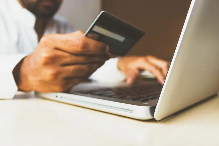 Prevaranti bez problema dolaze do tuđeg novca: Ovo je 30 najčešćih online prevara