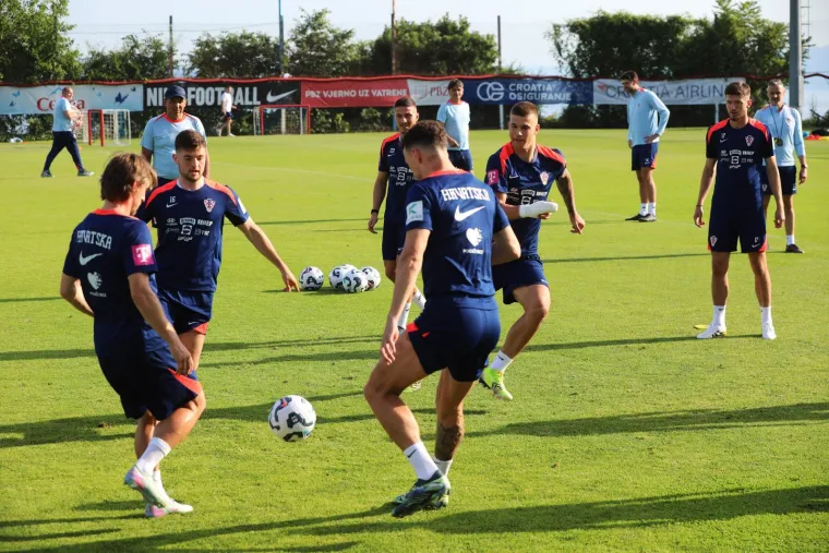 Vatreni potpuno posvećeni putu na SP: Mladi Vušković upija sve što rade stariji, Fruk niže krugove