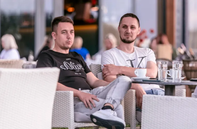 Zanosna brineta ubirala je poglede: Projurila Osijekom, pokazala isklesan trbuh i noge