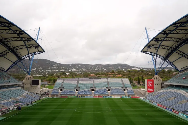 Sreća da Vatreni ne igraju na ovom stadionu: Iznad glava bi im letjeli - avioni
