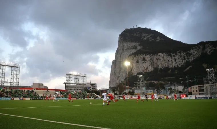 Sreća da Vatreni ne igraju na ovom stadionu: Iznad glava bi im letjeli - avioni