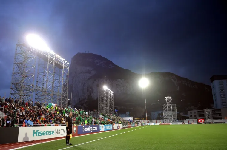 Sreća da Vatreni ne igraju na ovom stadionu: Iznad glava bi im letjeli - avioni
